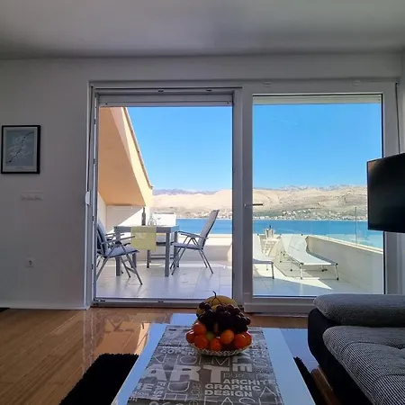 Modern Sea View Penthouse - On The דירה