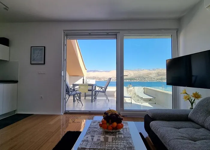 Modern Sea View Penthouse - On The דירה