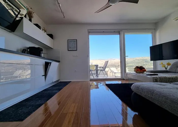 Modern Sea View Penthouse - On The アパート